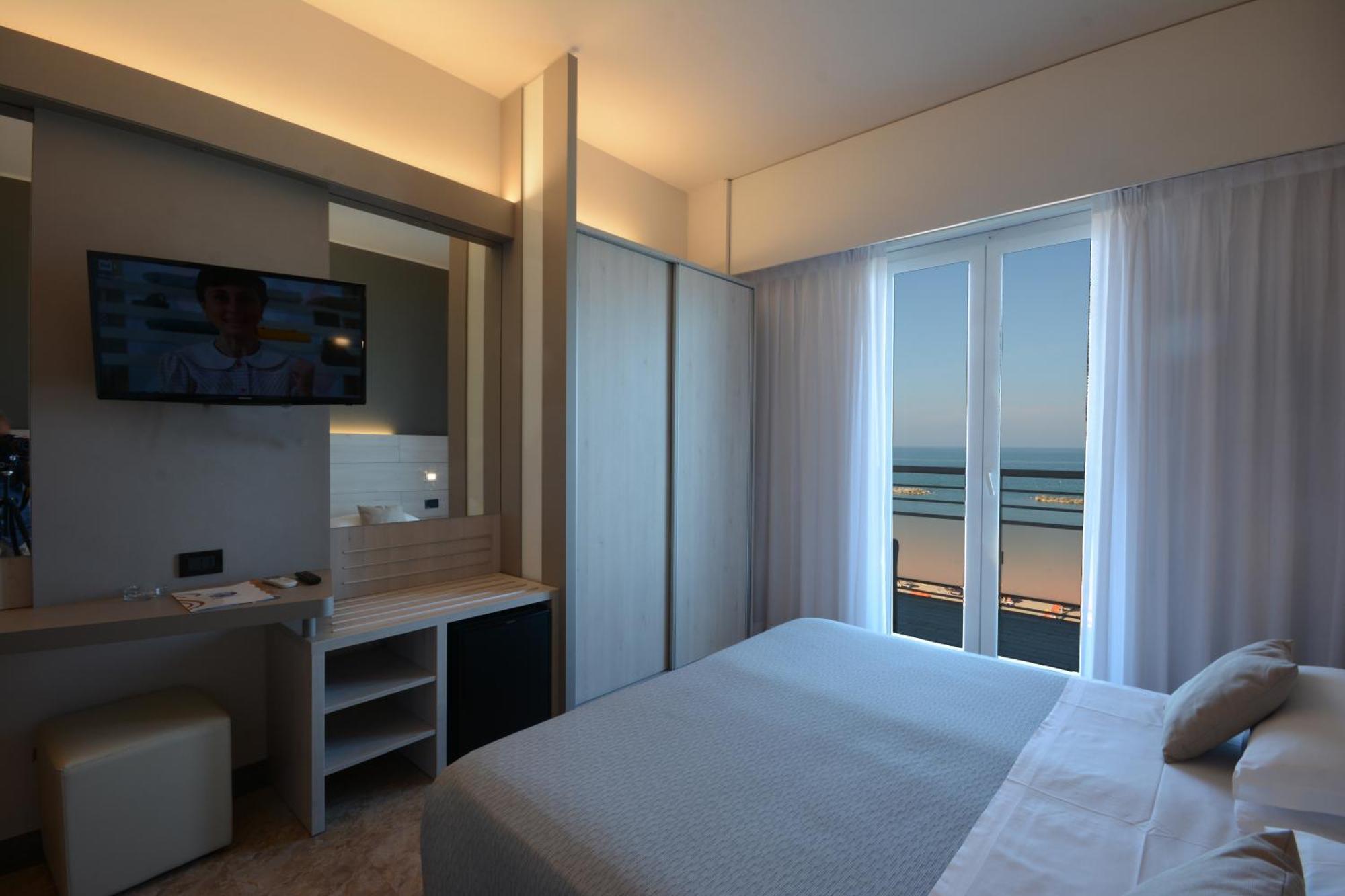 Hotel Spiaggia Pesaro Ngoại thất bức ảnh